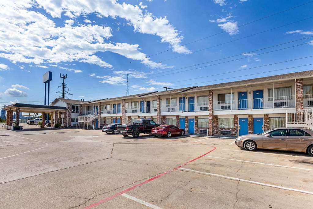 Motel 6 Fort Worth - Northside Eksteriør billede