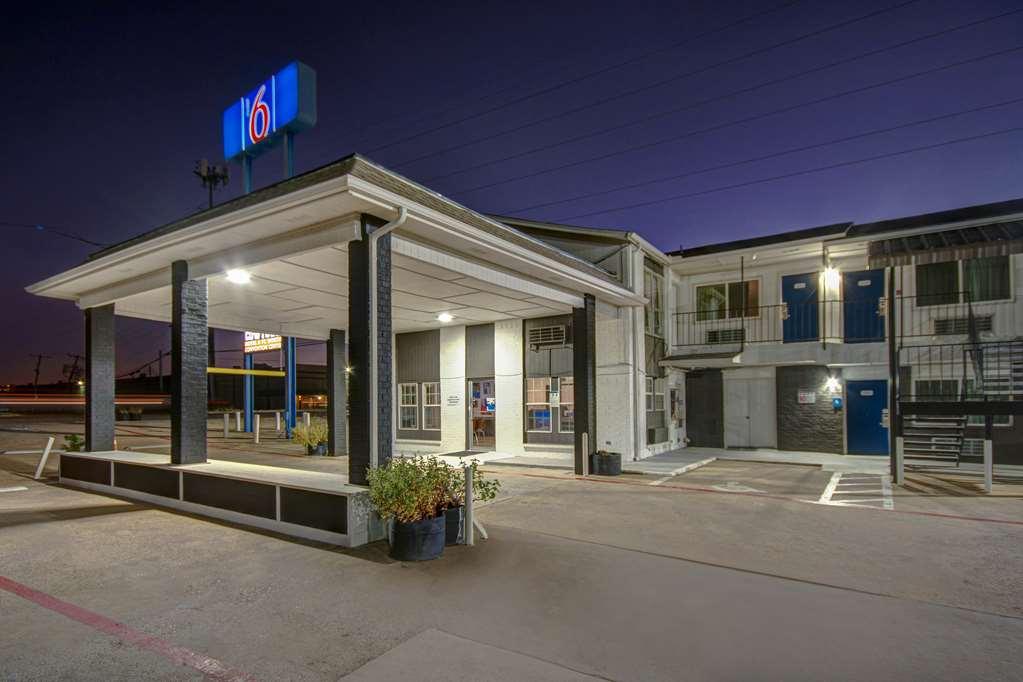 Motel 6 Fort Worth - Northside Eksteriør billede
