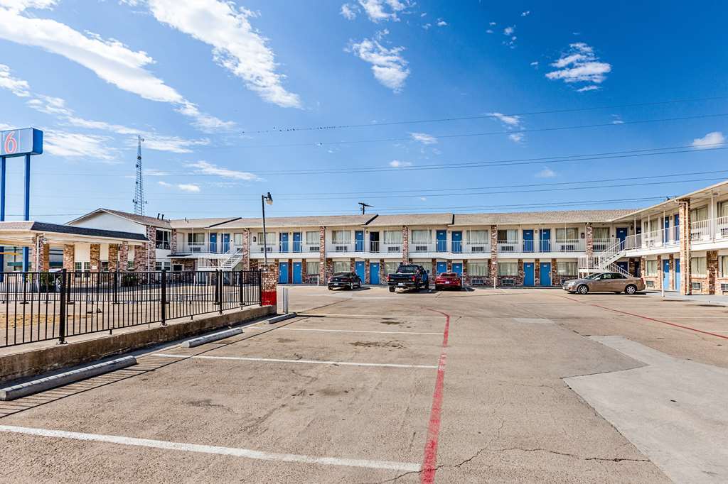 Motel 6 Fort Worth - Northside Eksteriør billede
